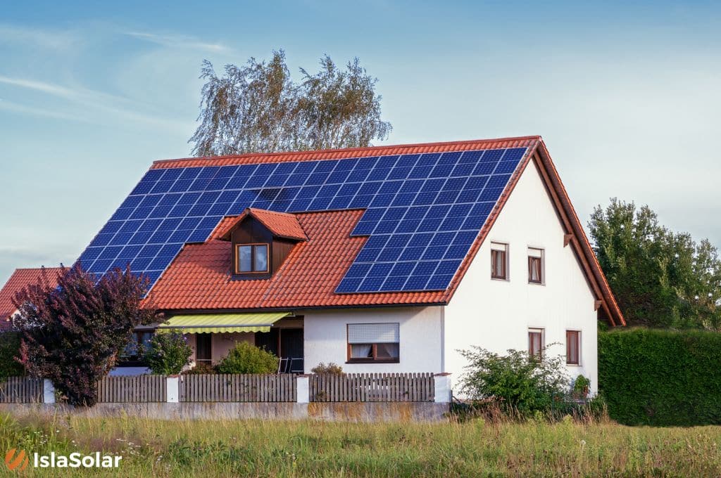 Cuántas placas solares necesito para una casa de 200m2