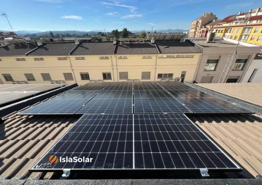 instalación de placas solares en Rocafort