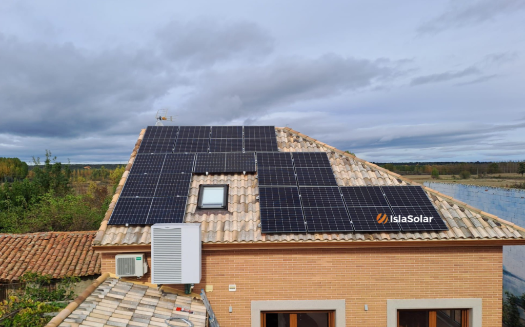 cuántos paneles solares necesito para 10000w