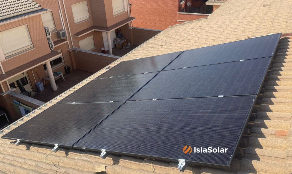 cuántos paneles solares necesito para 2000w