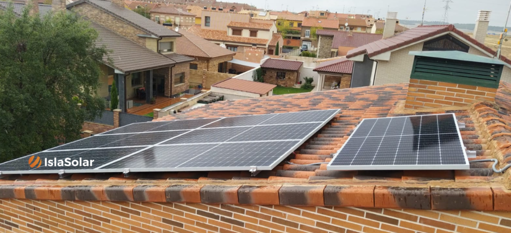 cuántos paneles solares necesito para 6000w