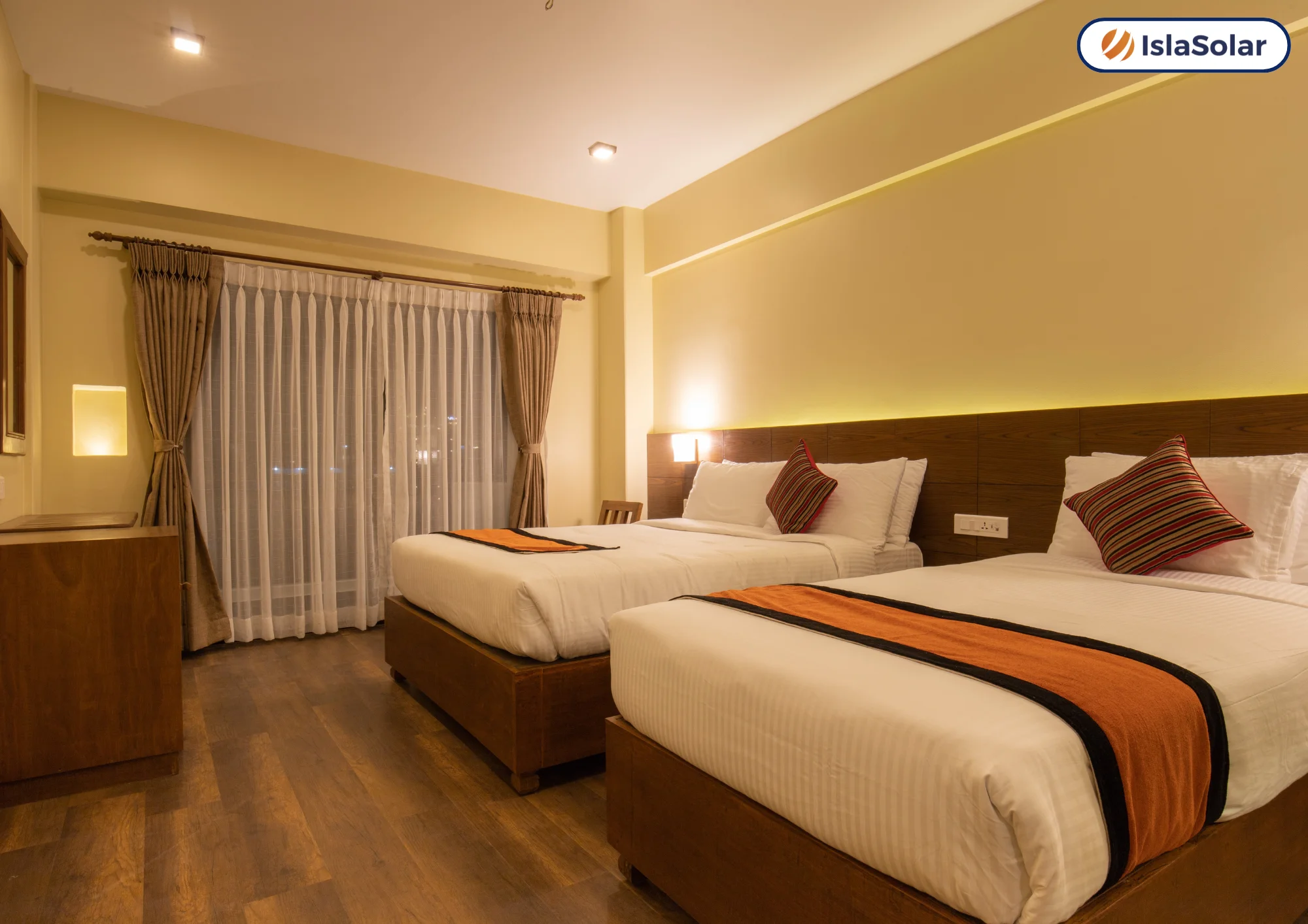 paneles solares en moteles