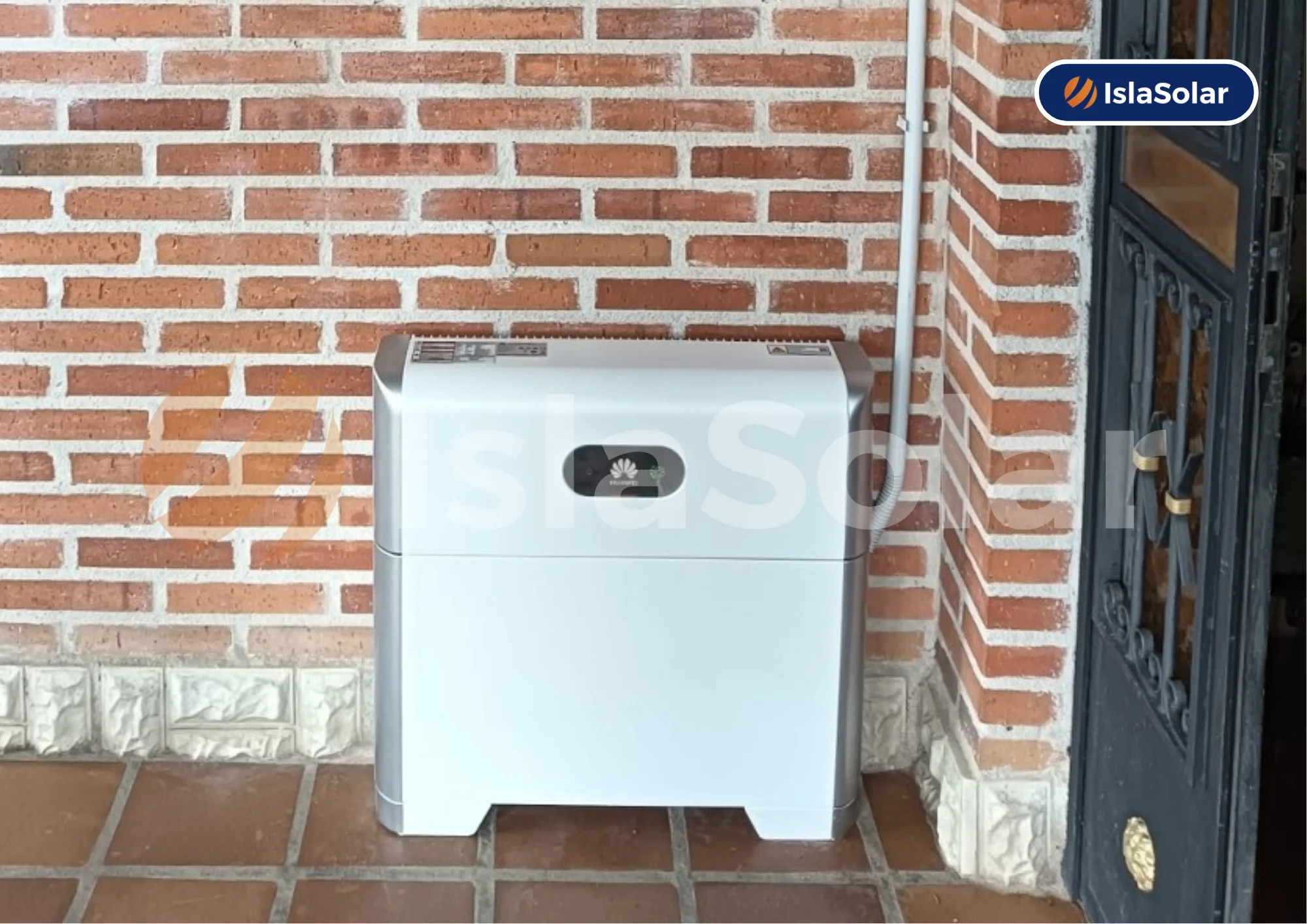 instalación de placas solares con baterías en casa