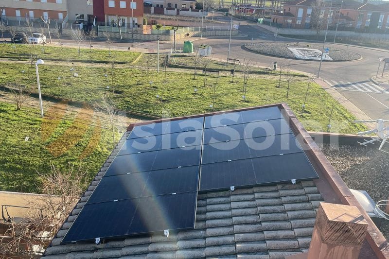 instalación de energía solar en una casa unifamiliar
