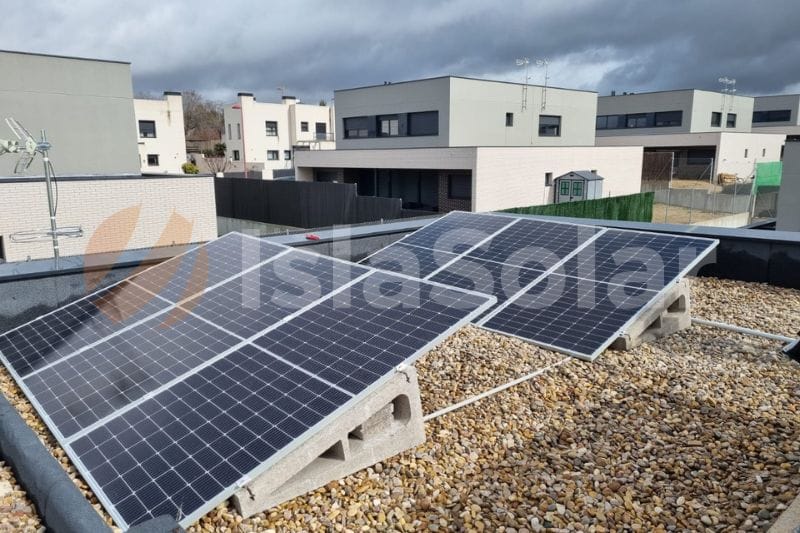 instalación de placas solares en una vivienda unifamiliar