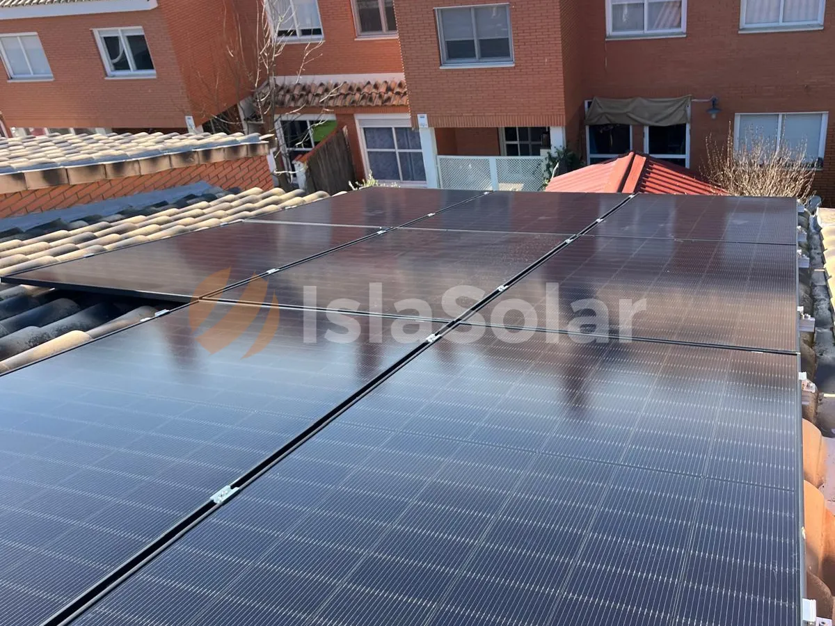 placas solares en Pelayos de la Presa