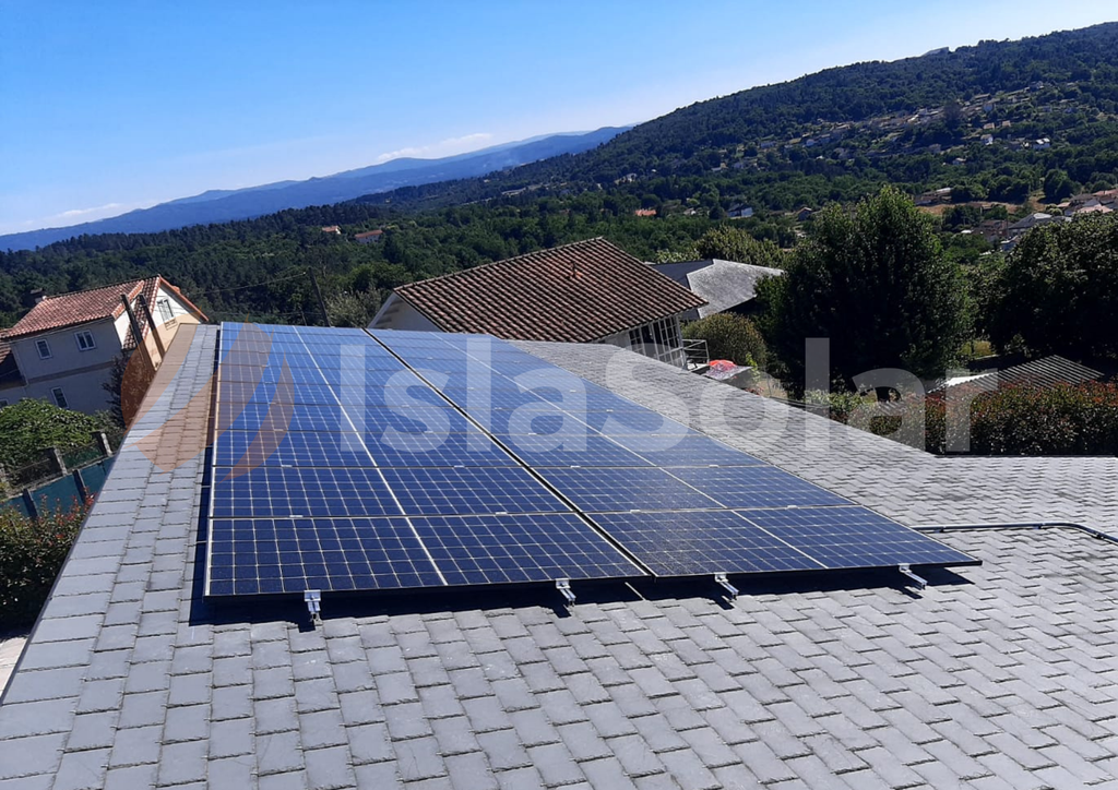Paneles solares en hoyos del espino