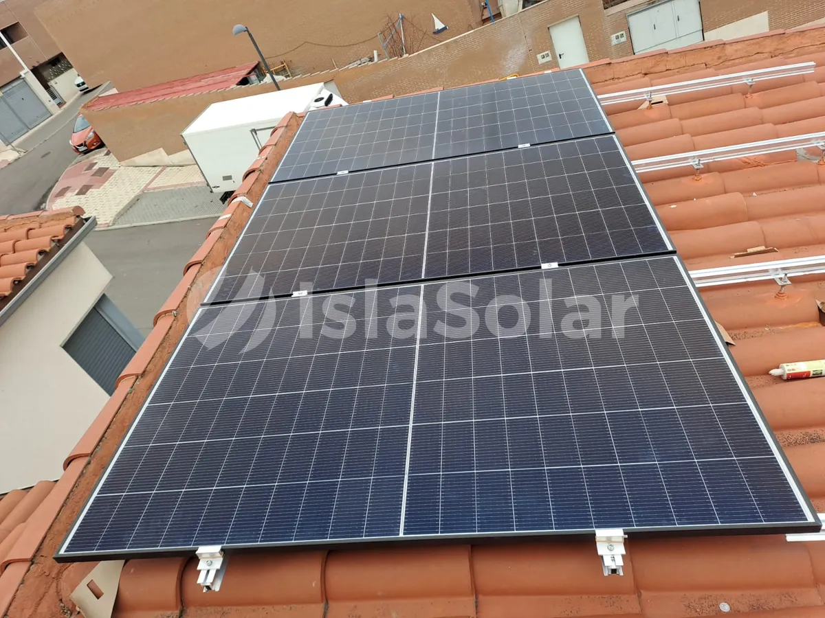 placas solares en la torre
